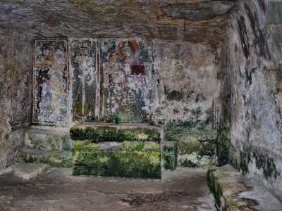 I dipinti raffigurano essenzialmente scene di vita di Ges� e della Vergine: salta all'occhio quello della Madonna dell'Odegitria, posto sopra l'altare in fondo, in cui Maria con la mano sinistra indica il Cristo benedicente, simbolo di salvezza